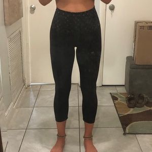 Lululemon Wunder Under Crop - Size 6
